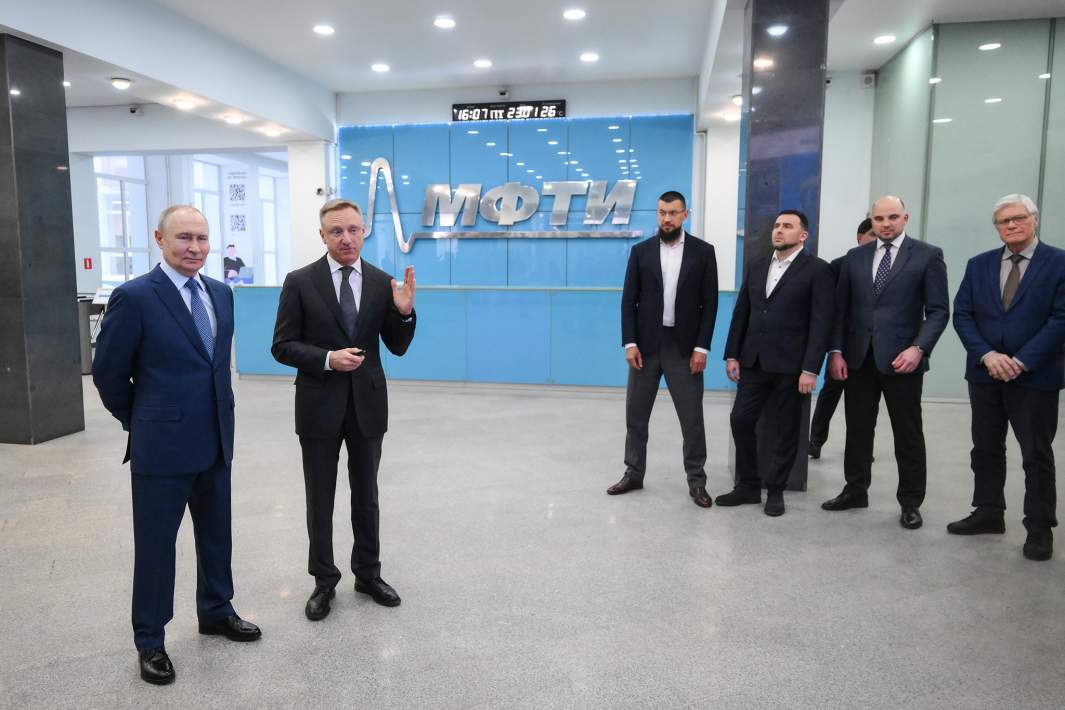Президент РФ Владимир Путин посещает Московский физико-технический институт (МФТИ)