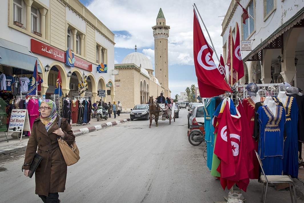 На одной из улиц города Монастир в Тунисе