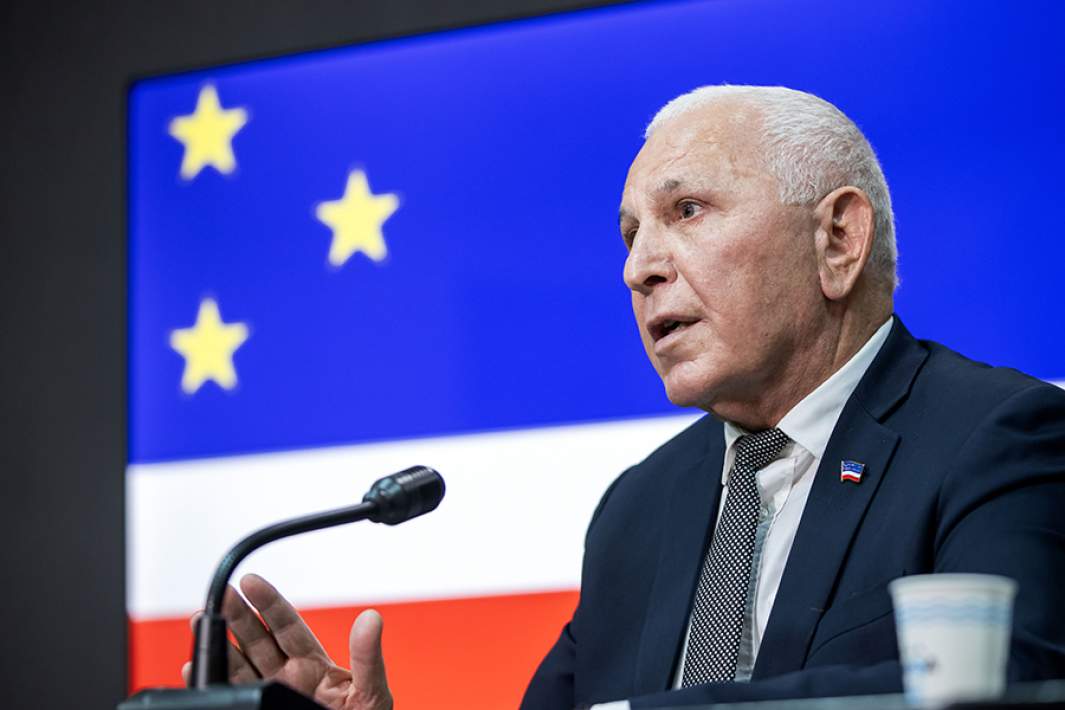 Председатель Народного собрания Гагаузии Дмитрий Константинов во время брифинга. 27 мая 2024 года