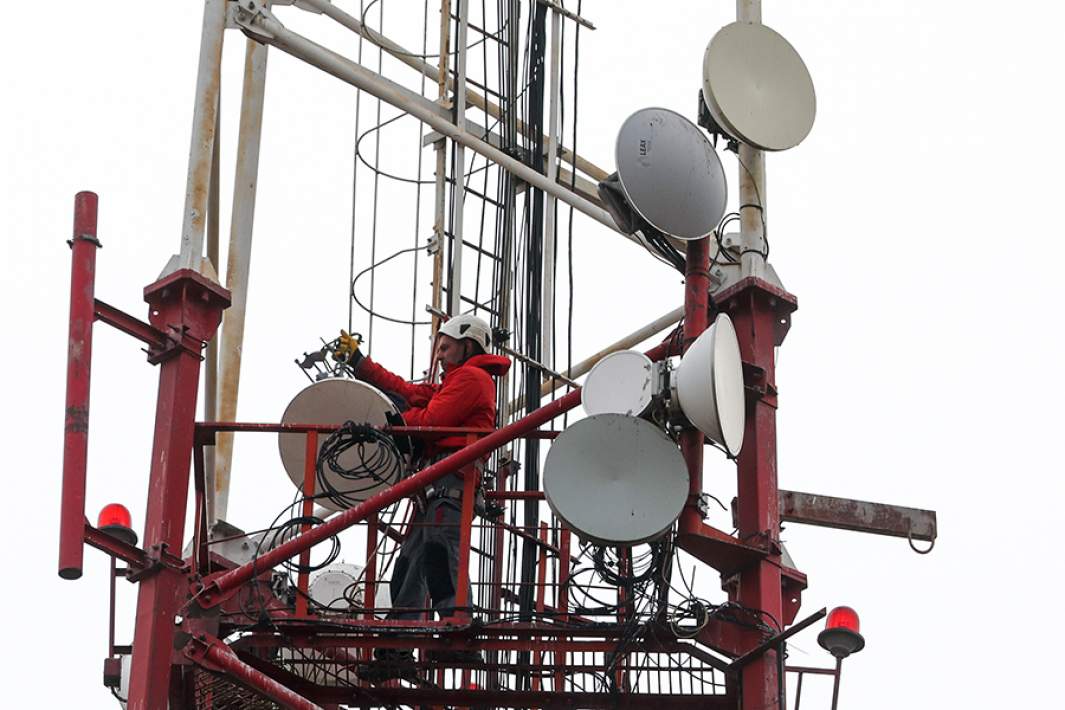 Замена оборудования на вышке сотовой связи