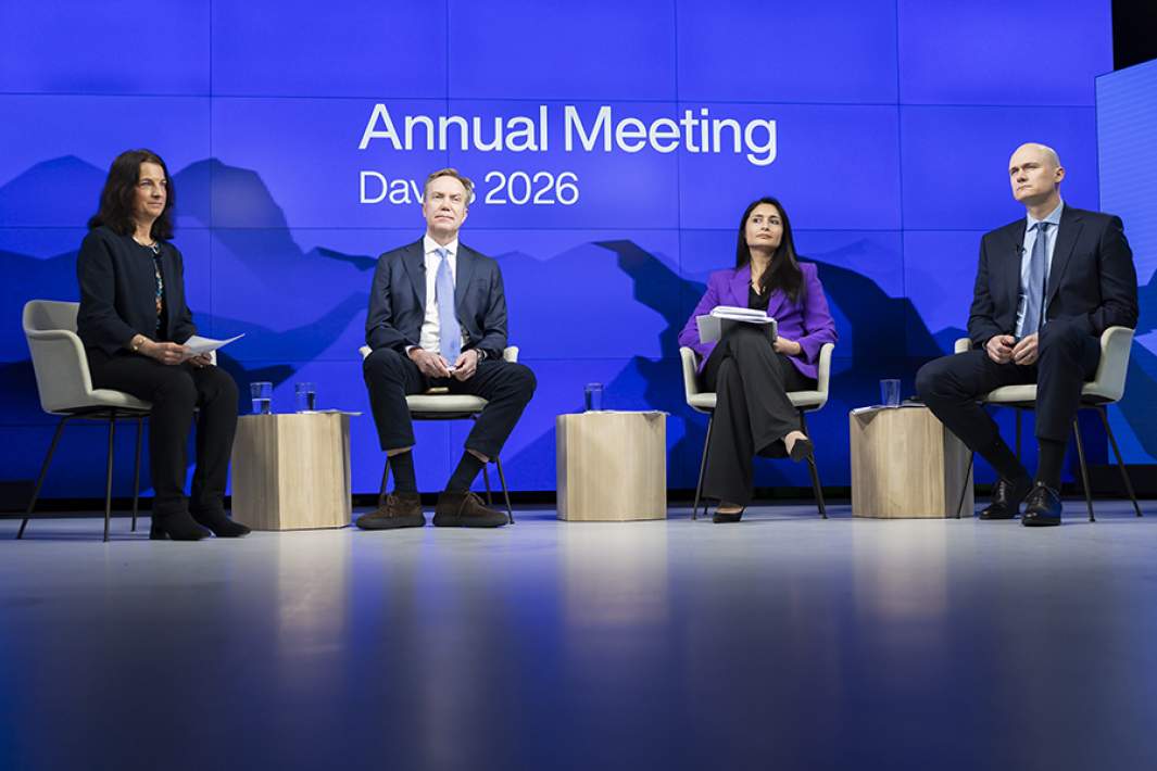 Шеба Крокер, управляющий директор Всемирного экономического форума (ВЭФ), Борге Бренде, президент ВЭФ, Саадия Захиди, управляющий директор ВЭФ, Мирек Дусек, управляющий директор ВЭФ, принимают участие в пресс-конференции, посвященной подготовке к ежегодному заседанию Всемирного экономического форума
