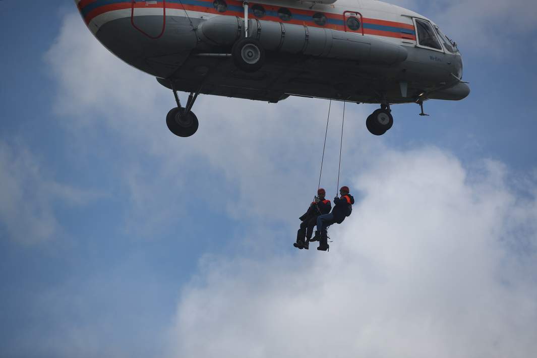 спасатели на тросе