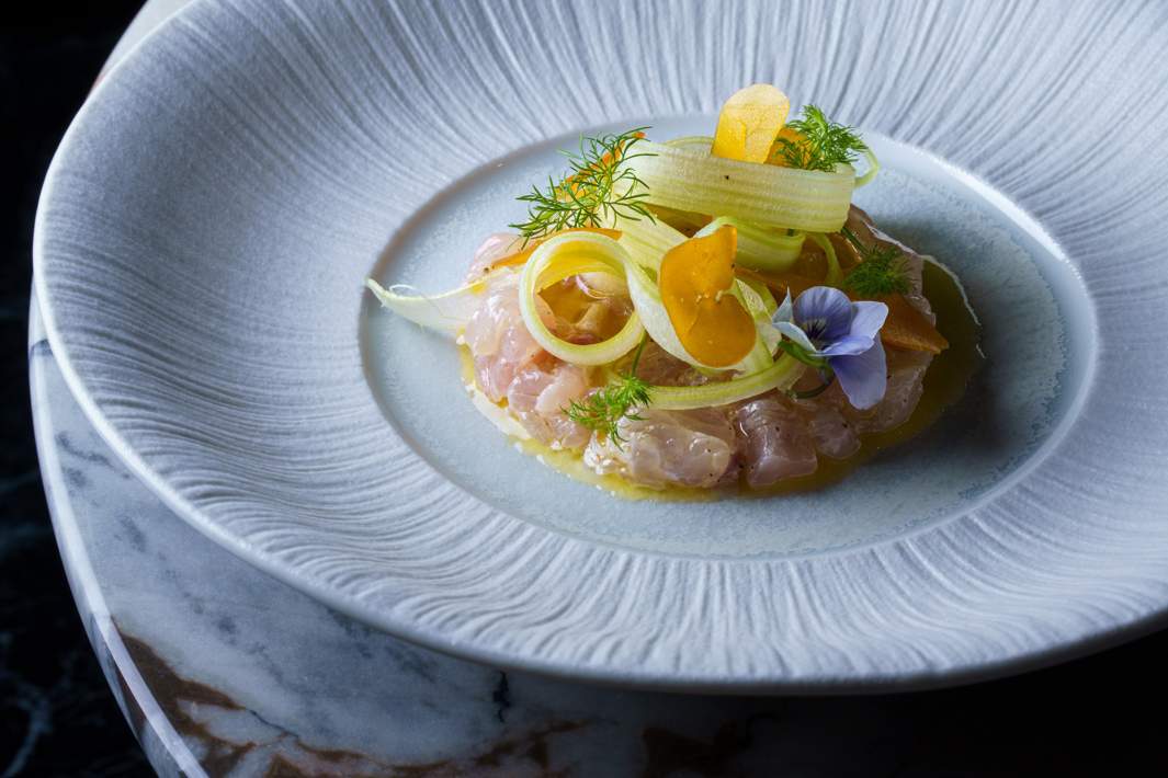 Тартар из рыбы пагр с сельдереем и боттаргой