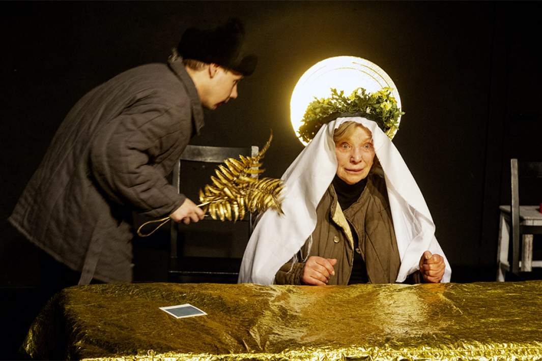 Сцена из спектакля «Тупейный художник»