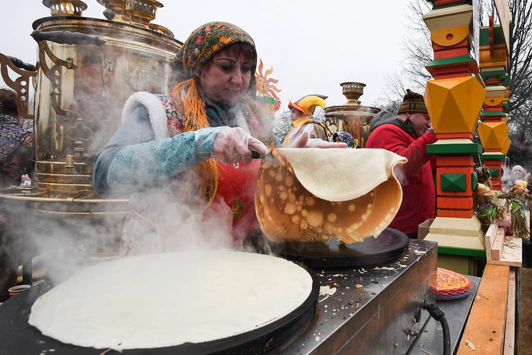 Выпечка блинов 