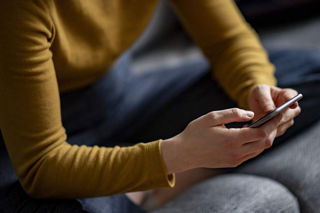 Телефон в руках