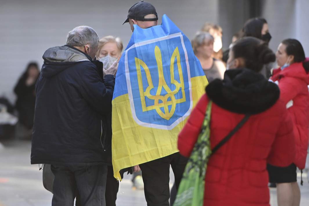 Украинские беженцы на вокзале 