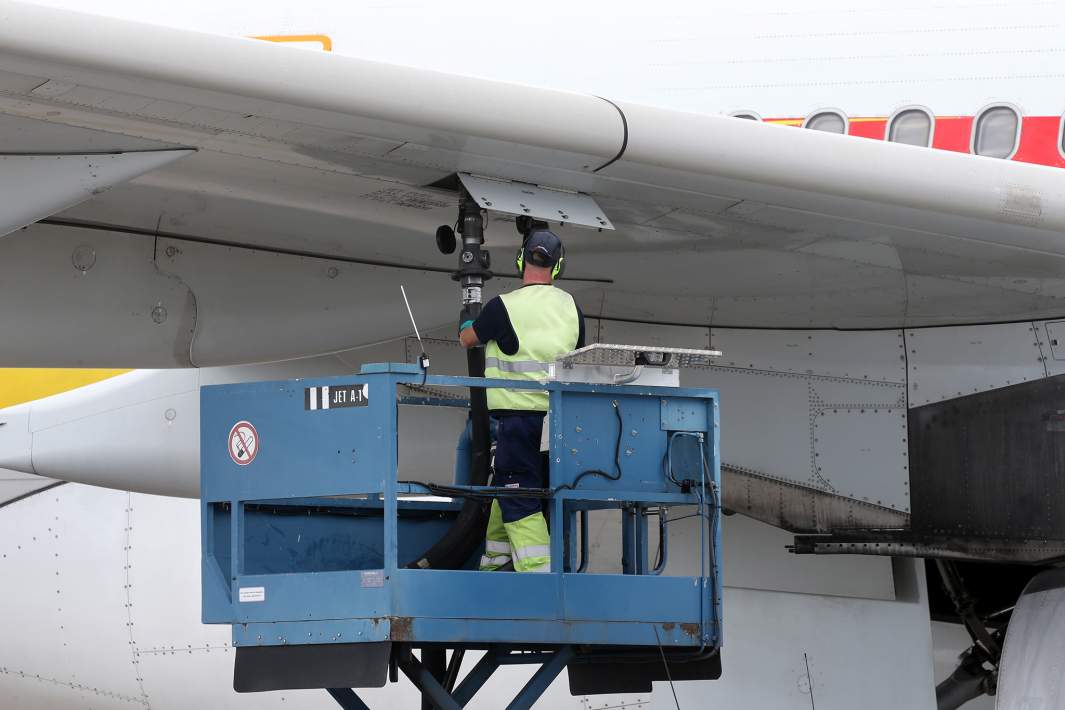 Заправка самолета 