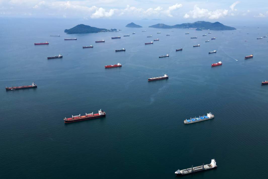 Корабли в ожидании пересечения Панамского канала 