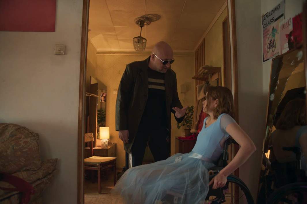 Кадр из фильма «Встать на ноги»