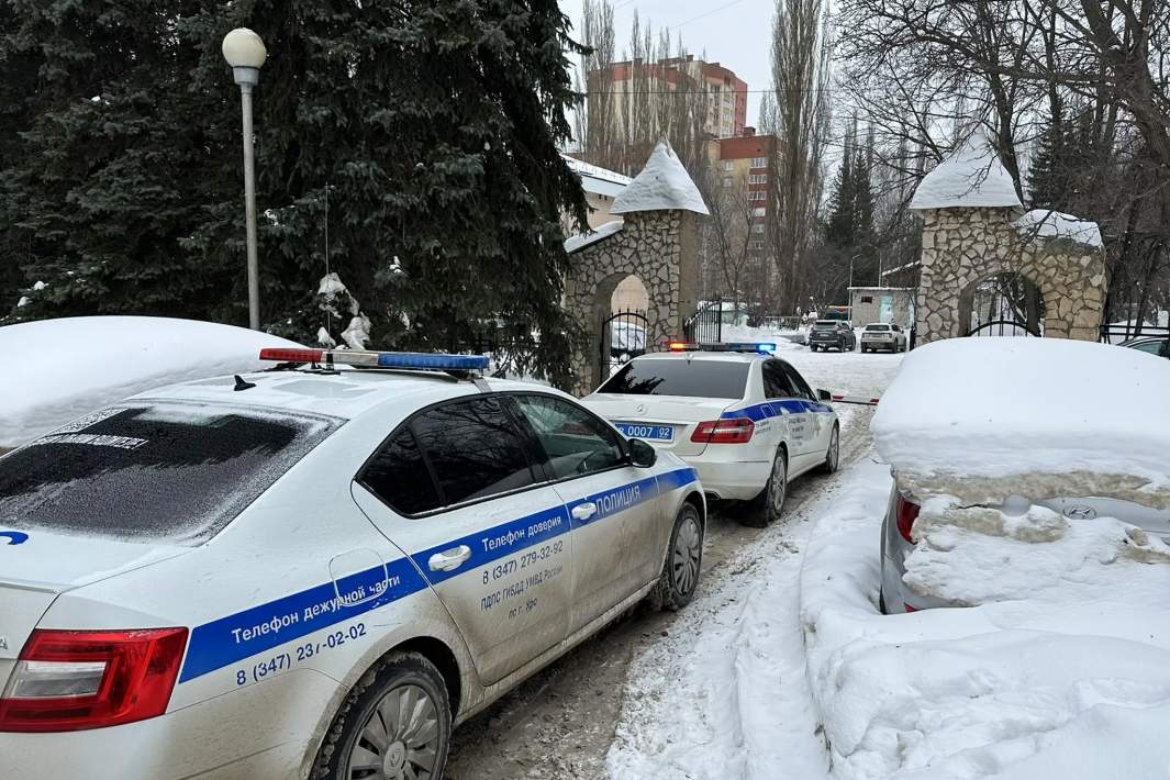 Ситуация у гимназии, в которой подросток открыл стрельбу из пневматического оружия в Уфе