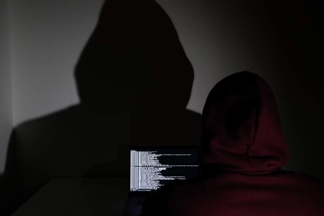 Хакер во время взлома
