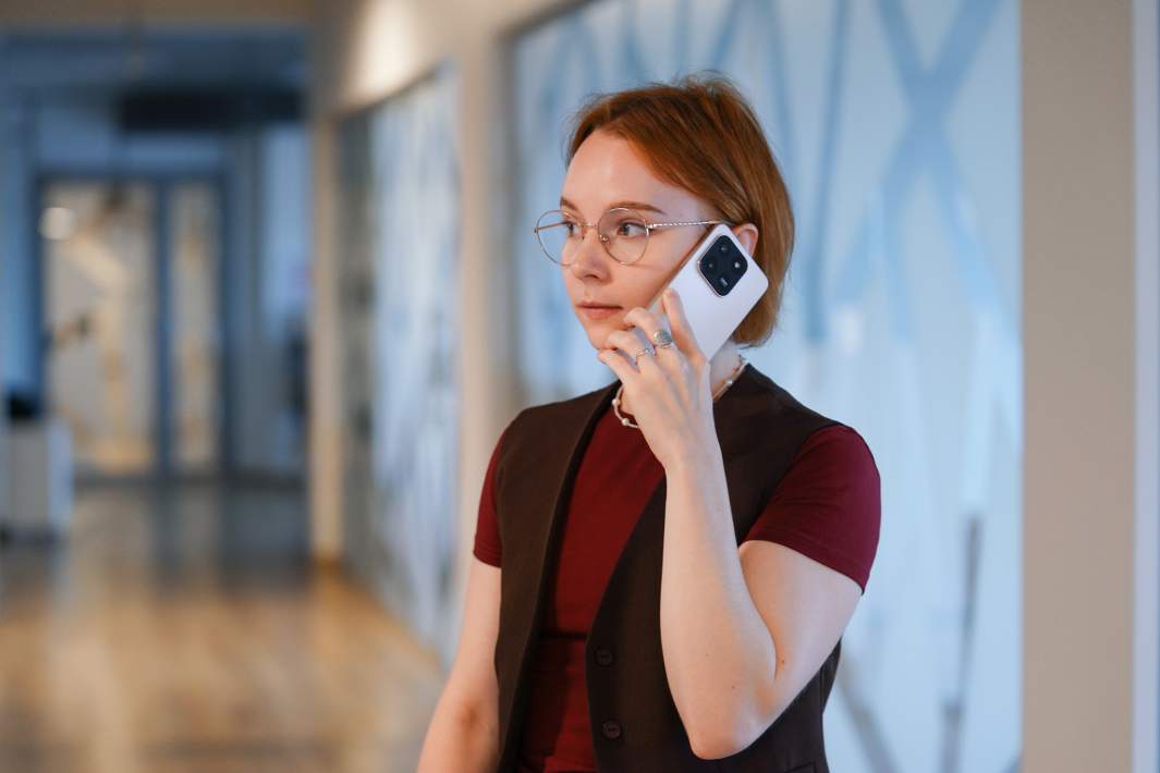 телефон в руках