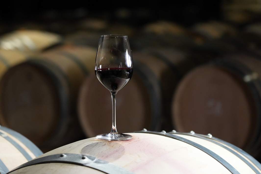 вино на бочке