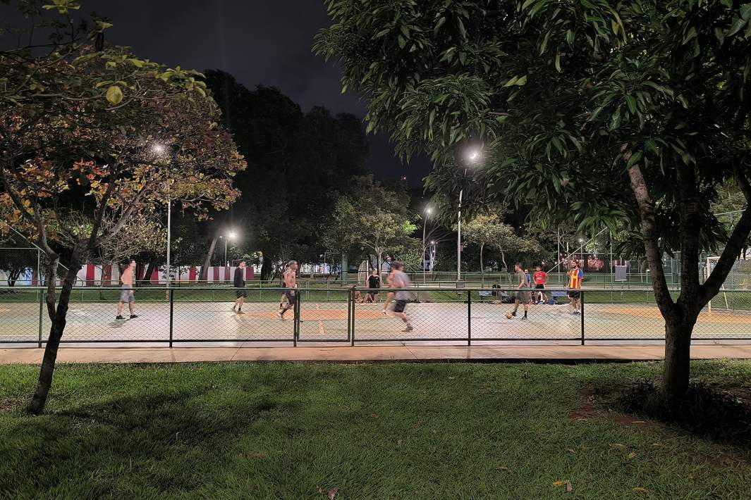 Игра в футбол 