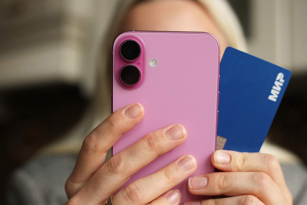 Телефон в руках