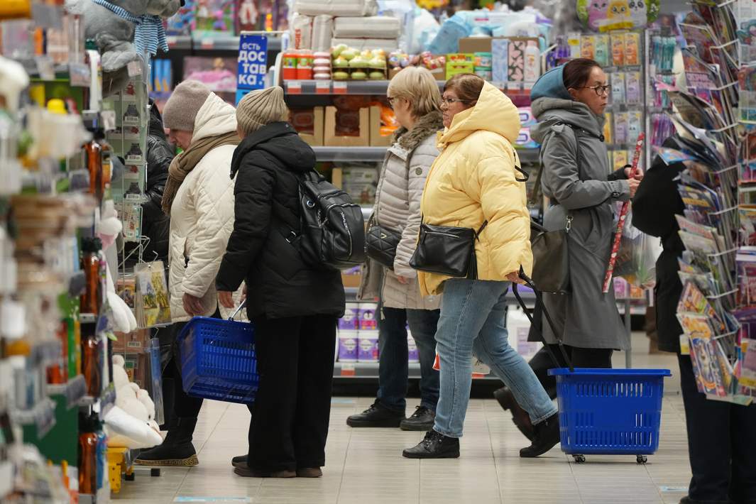 Покупатели в магазине 
