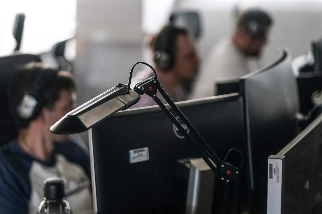 Сотрудники в офисе 