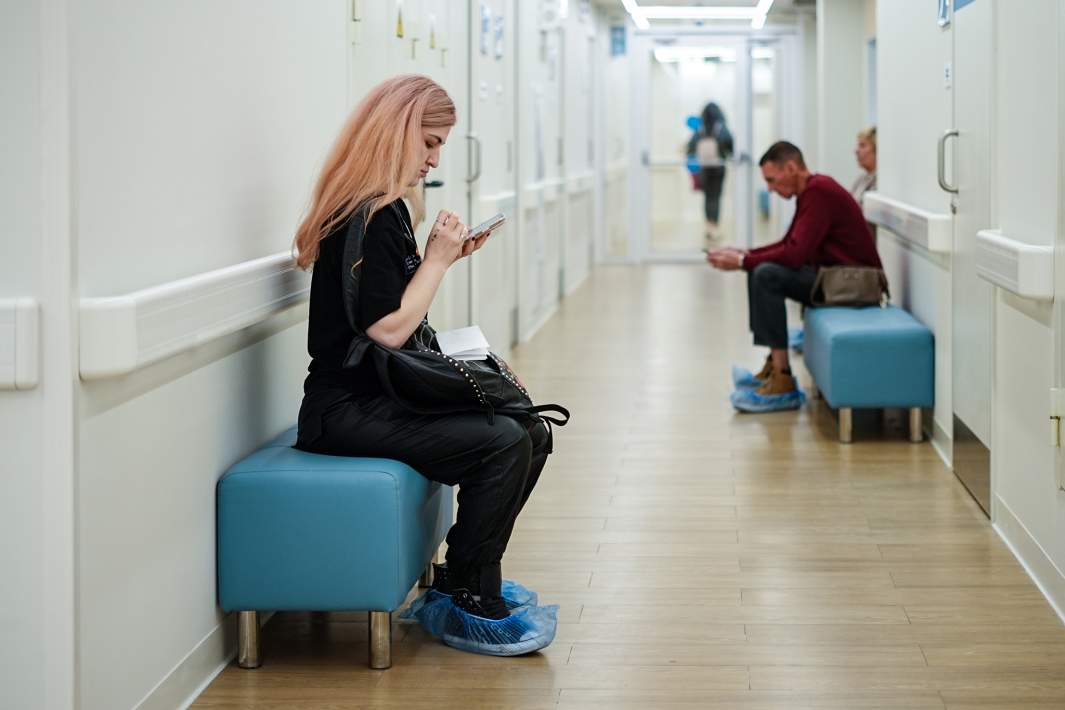 Посетители в поликлинике 