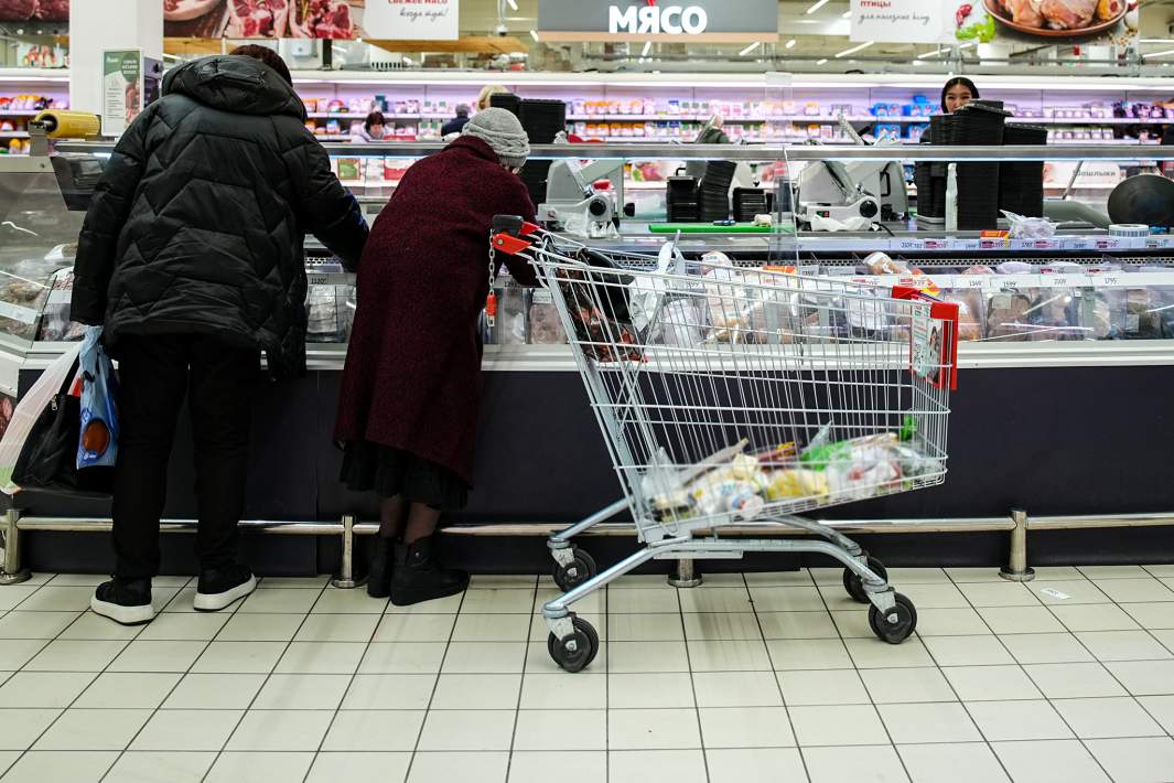 Покупатели в магазине