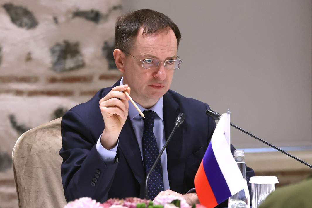 Владимир Мединский во время российско-украинских переговоров