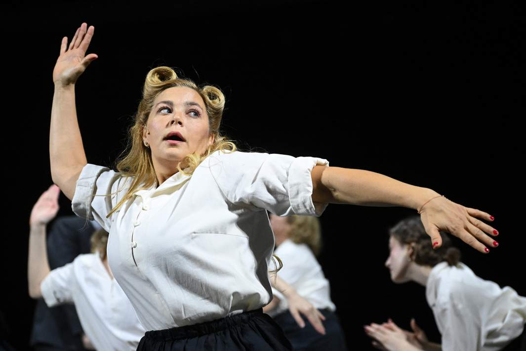 Актриса Ирина Пегова в спектакле «Дон Кихот» во время предпремьерного показа в МХТ имени А.П. Чехова