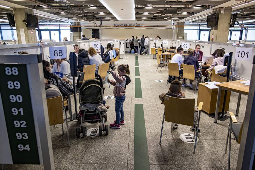 Работа регистрационного центра для украинских беженцев в Варшаве. 2022 год