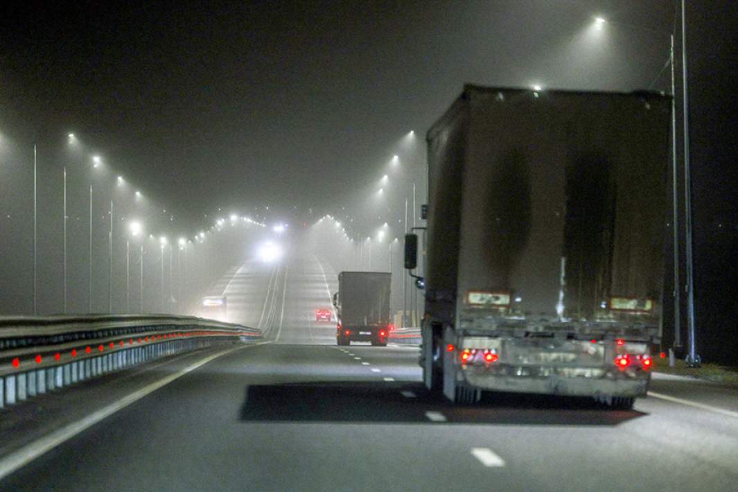 Фуры на дороге 