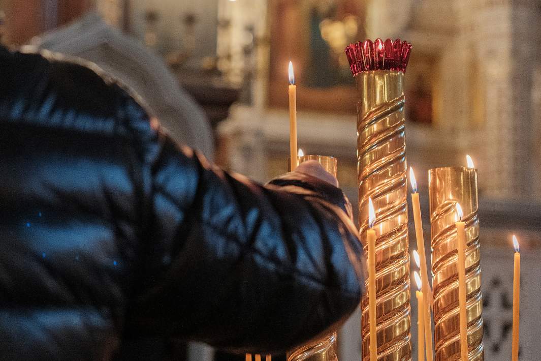 Свечи в храме 