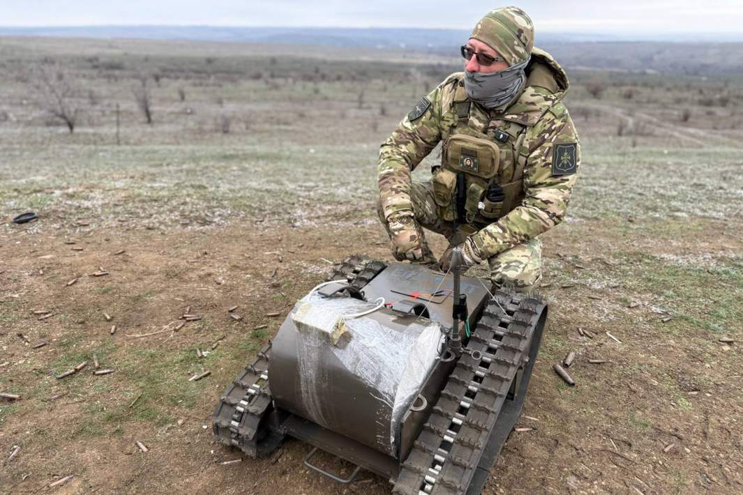 С НРТК «Почтальон» заместитель командира отдельного полка беспилотных систем «Буревестник» Космос