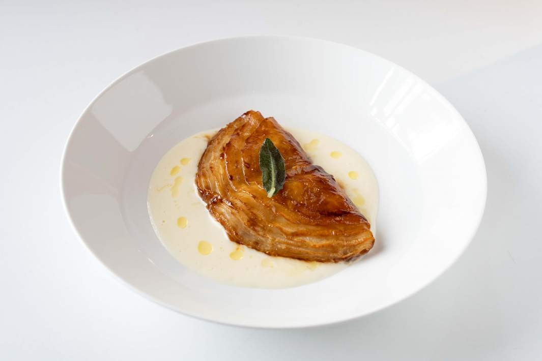 Корень сельдерея с соусом пекорино