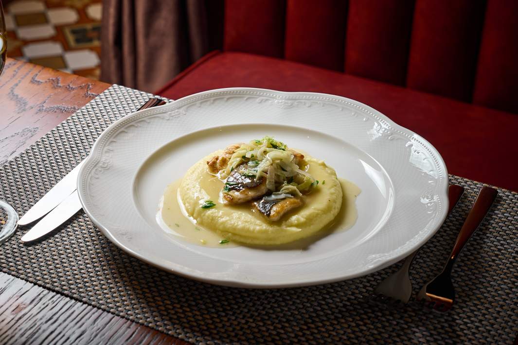 Печень по-венециански с картофельным пюре