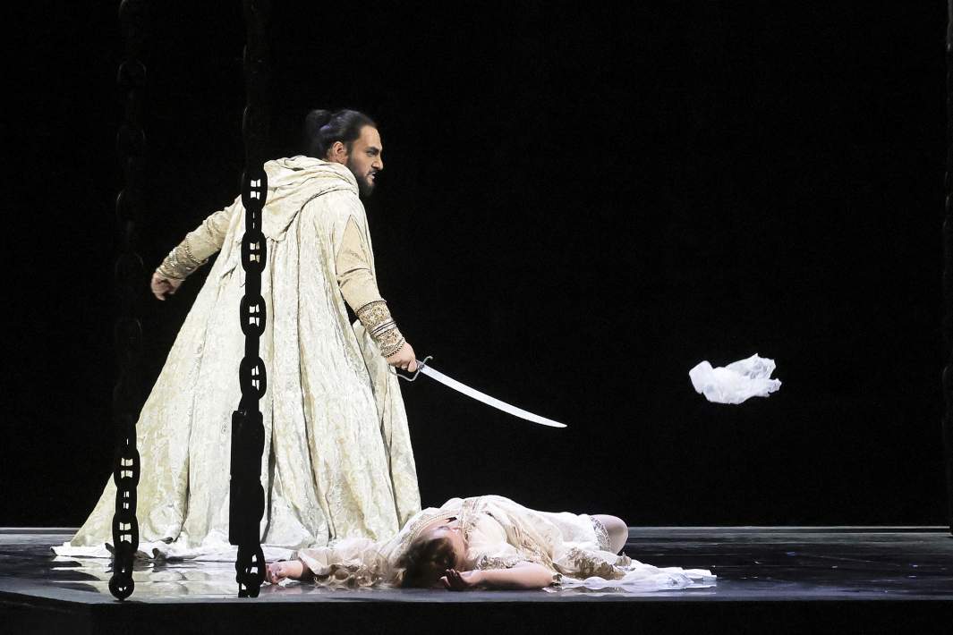 Отелло — Ованнес Айвазян, Дездемона — Рамиля Миниханова