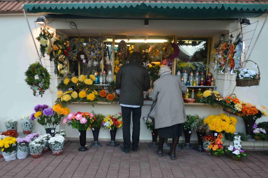 магазин с цветами на могилу