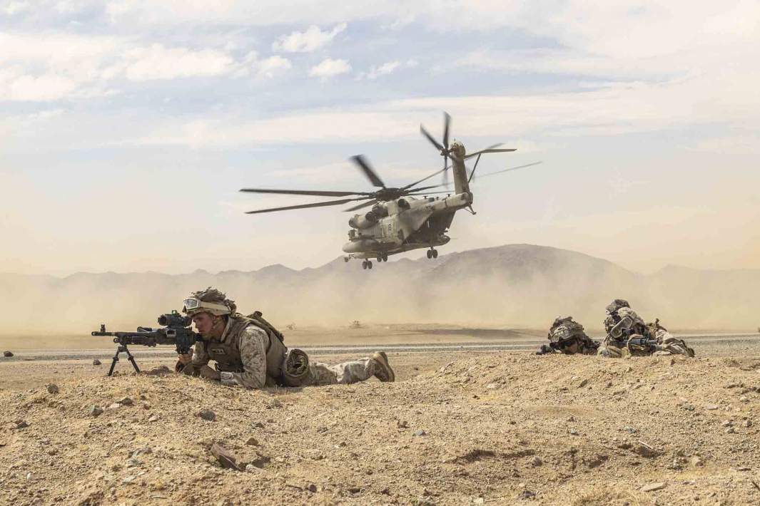 Высадка с вертолета десанта США 