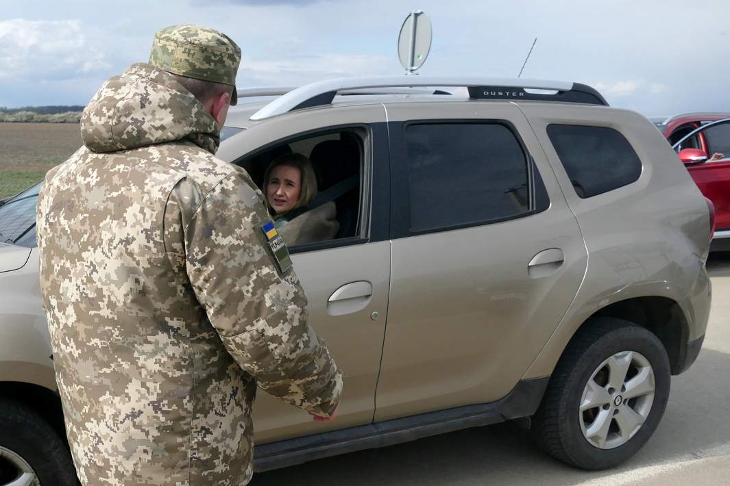 Проверка документов на Украине 