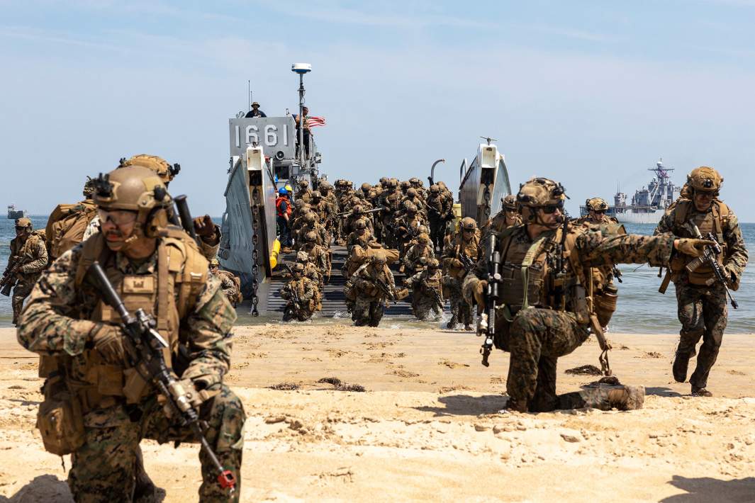 Десантная баржа США 