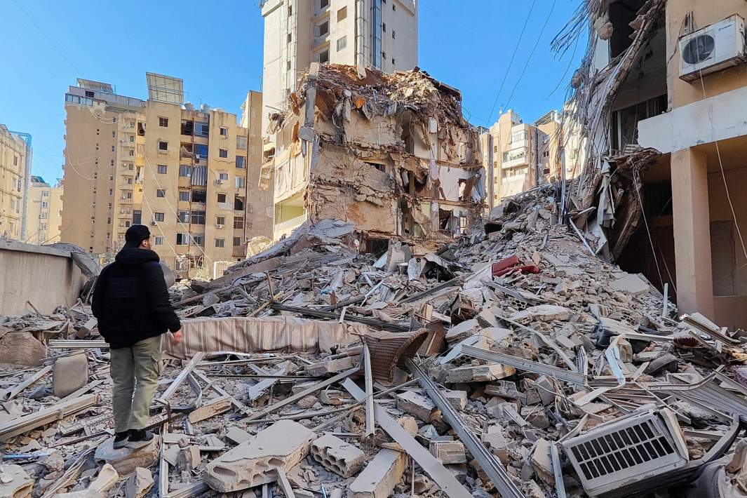 Здание в Бейруте, разрушенное в результате израильского авиаудара