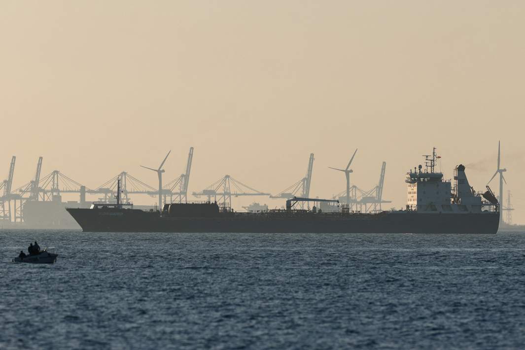 Нефтяной танкер 