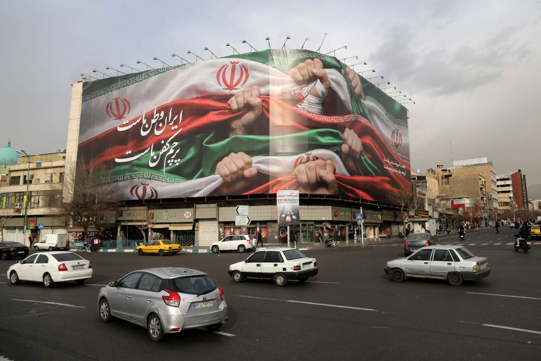 Машины на улице Тегерана 