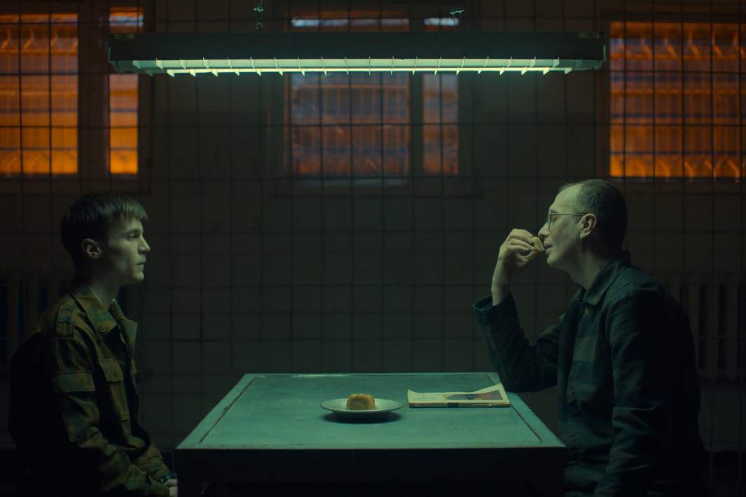 Кадр из сериала «Аутсорс»