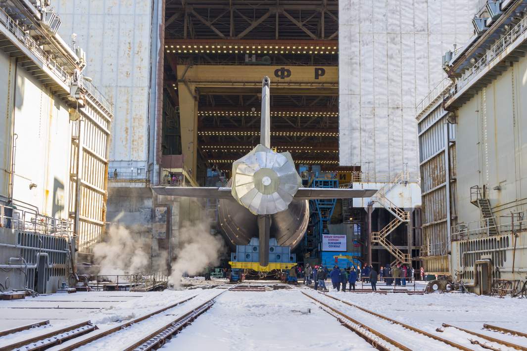 Вывод из эллинга атомного подводного ракетоносца