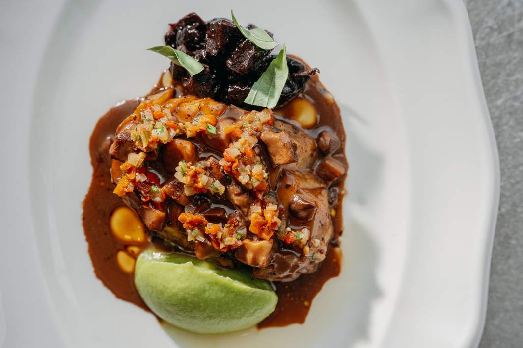 Cельдерей с нутовым кремом и грибным жу