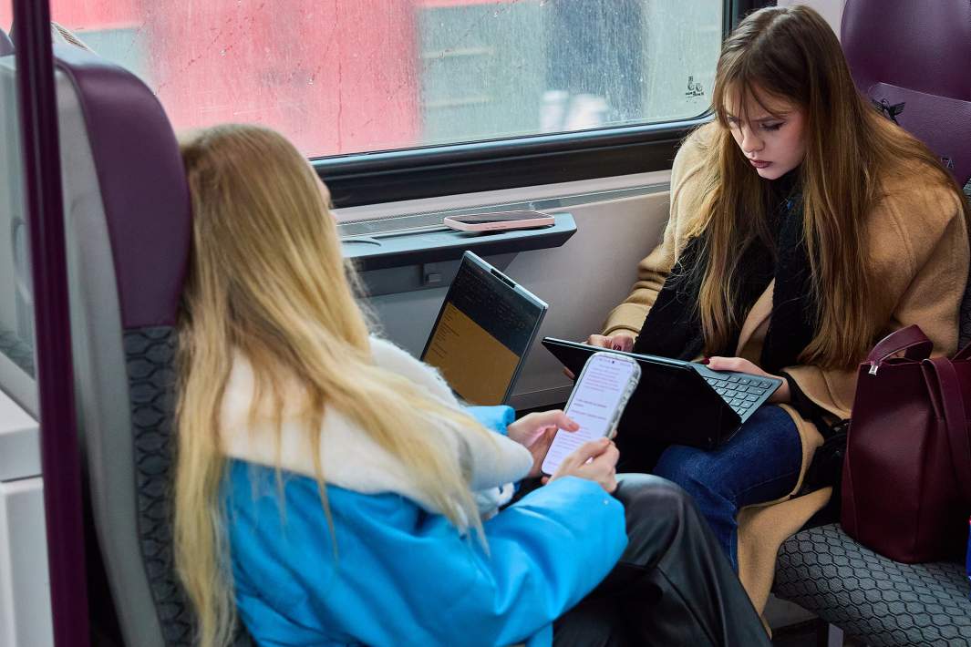 телефон в руках