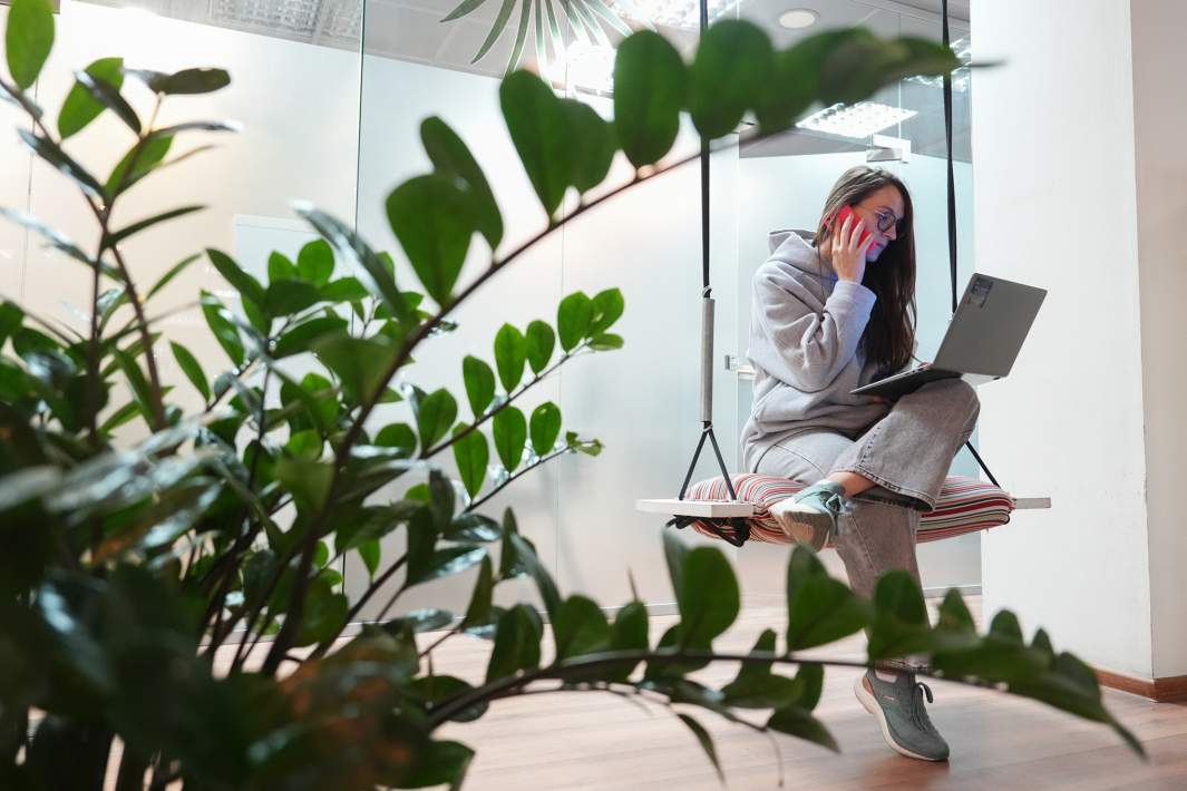 девушка с ноутбуком