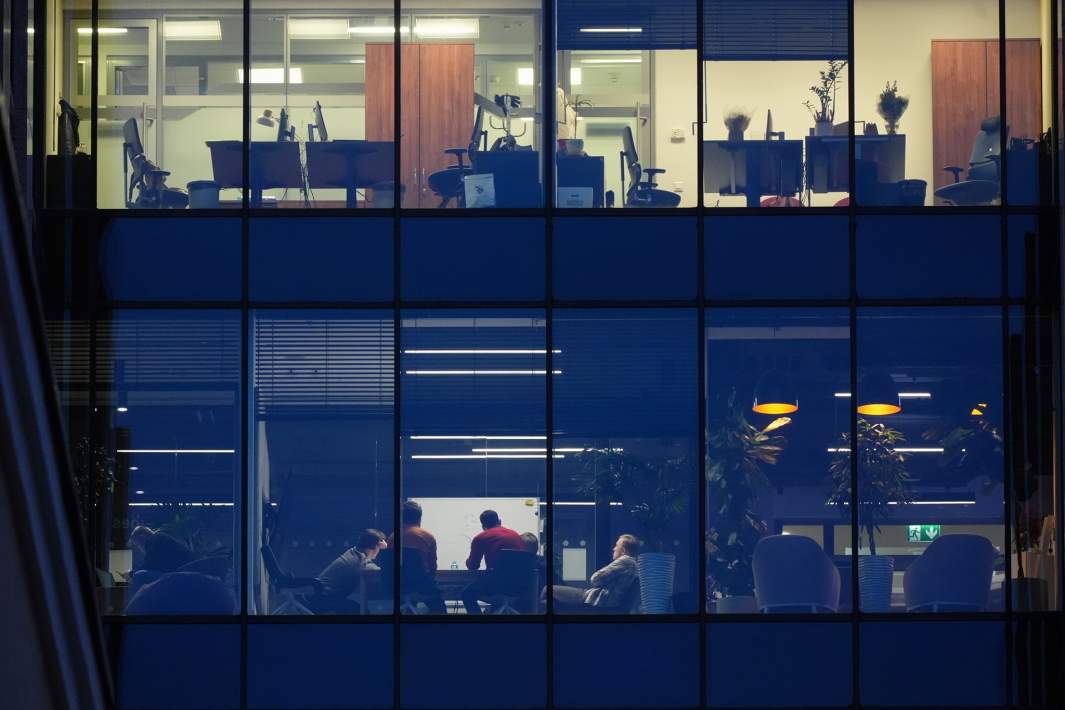 Сотрудники в офисе 