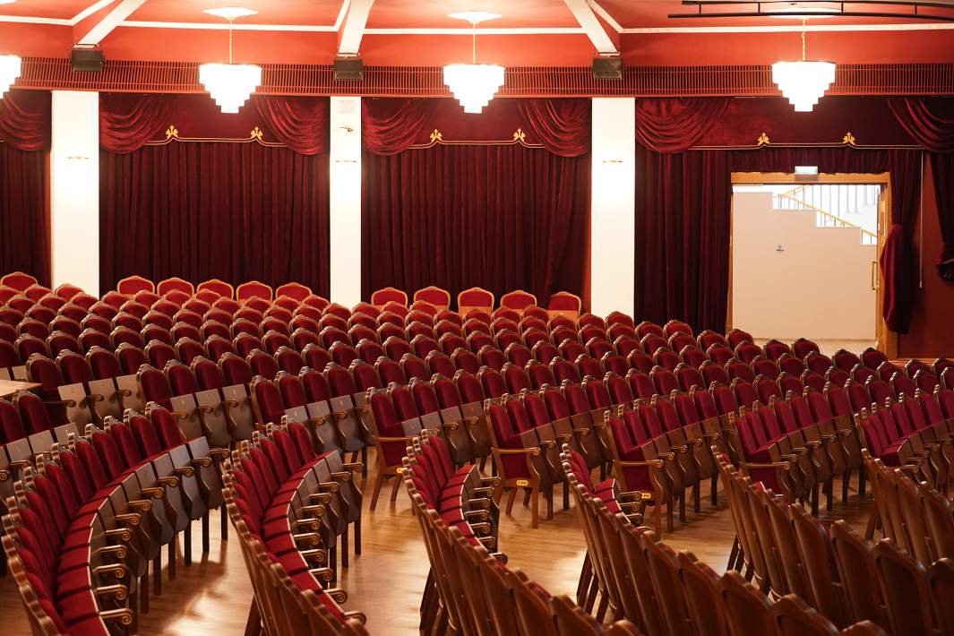 театр