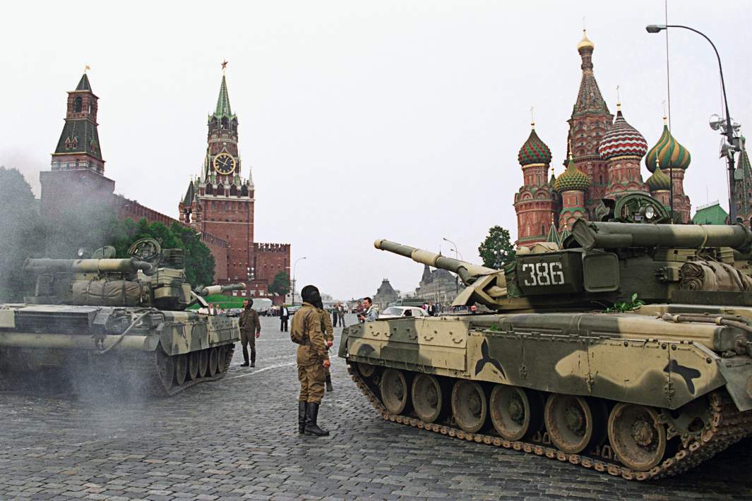 Танки на Красной площади в Москве во время августовского путча 19-22 августа 1991 года