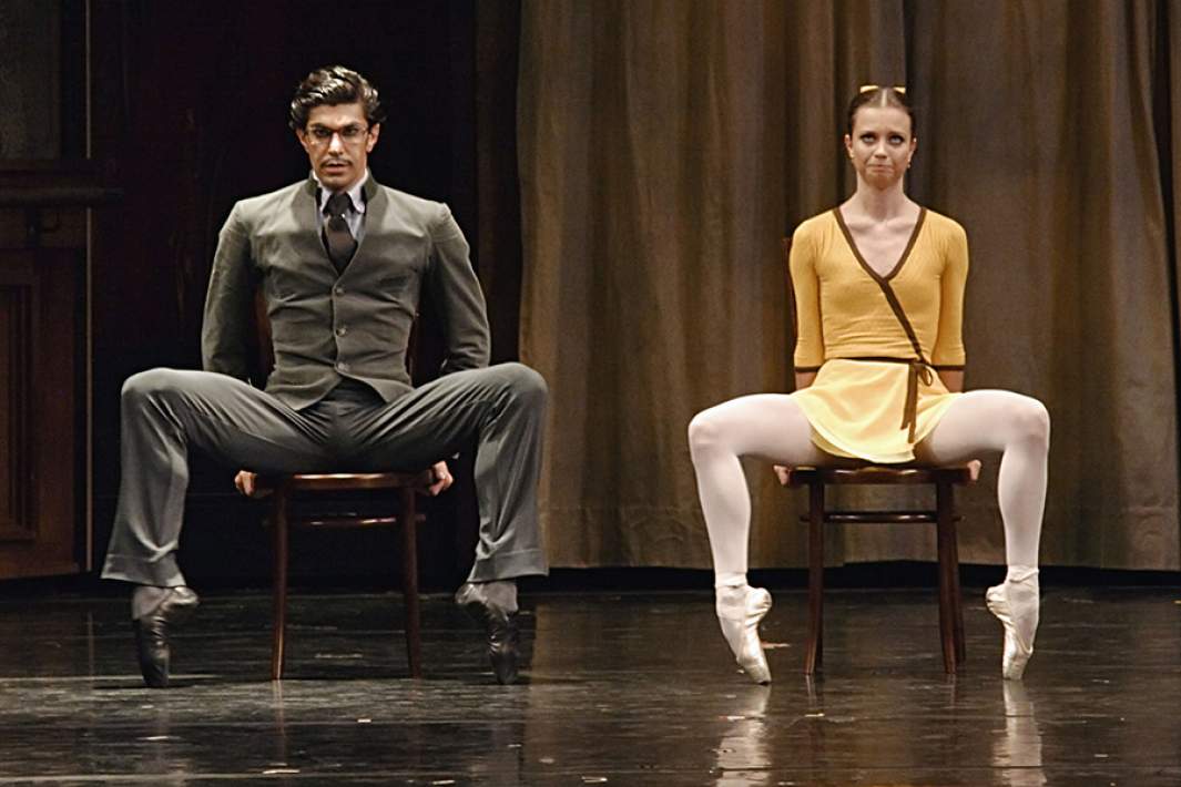 Николай Цискаридзе и Нина Капцова в одноактной пьесе Эжена Ионеско на музыку Жоржа Делерю "Урок". Учитель - Николай Цискаридзе, ученица - Нина Капцова. Мариинский театр Санкт-Петербурга.