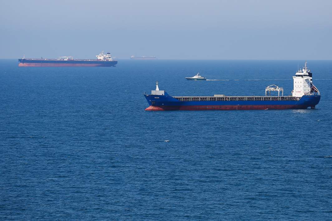 Нефтяные танкеры в море 